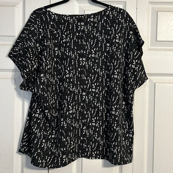 SHEIN CURVE Size 2XL Black White Gray Floral Short Sleeve Crewneck Lightweight - Picture 6 of 6
